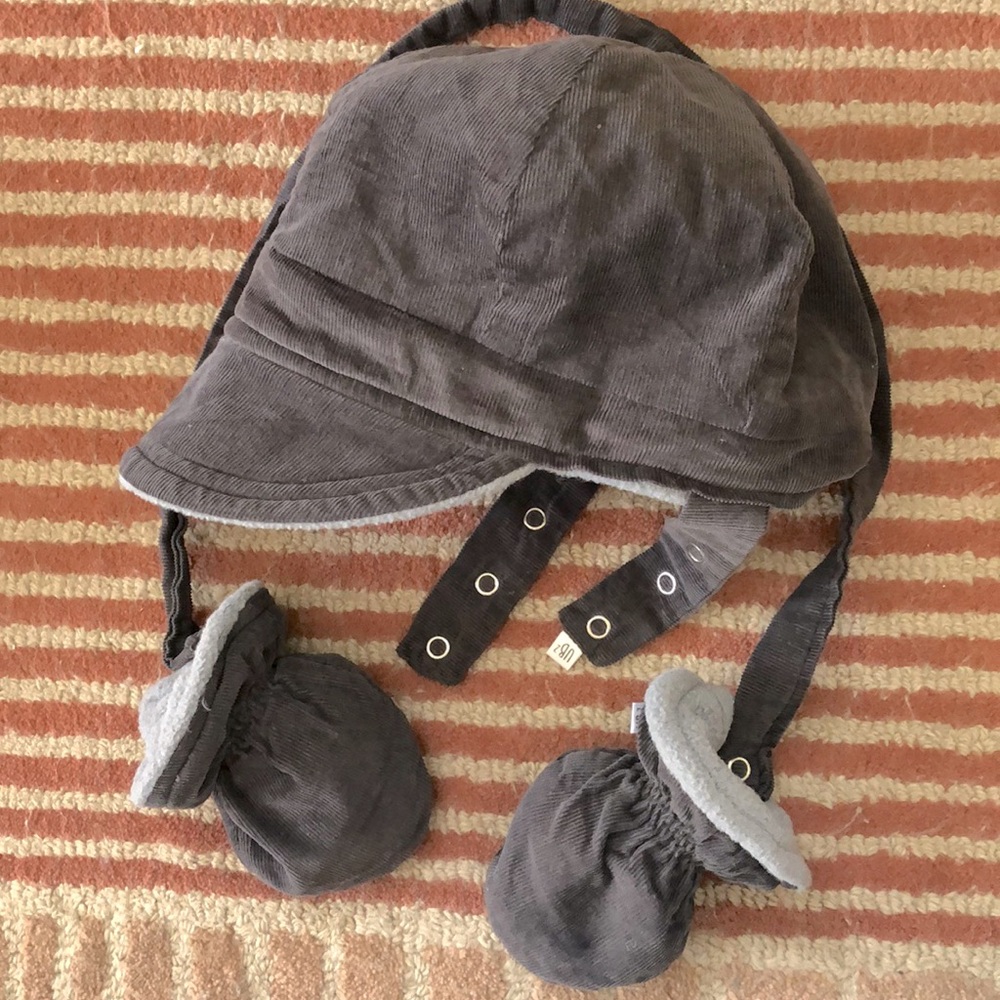 UB2 (Urban Baby Bonnets) Ski Cap and Mittens for baby. Polar Fleece lined.